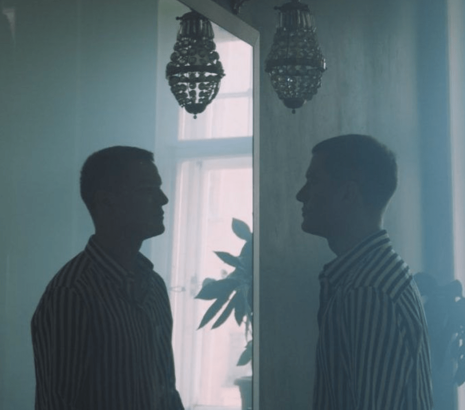 Déjà-vu: when time&nbsp;stumbles